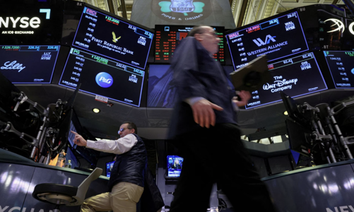 Khủng hoảng ngân hàng dịu bớt, chứng khoán Mỹ và giá dầu cùng hồi phục, Bitcoin vượt 28.000 USD