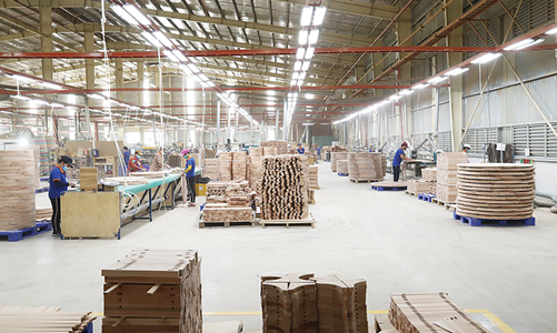 Doanh nghiệp “níu chân” lao động, chờ đơn hàng