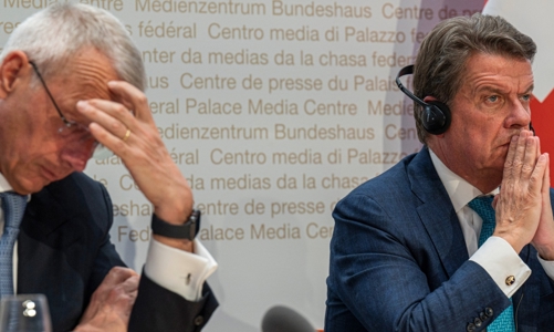 Nhiều rủi ro trong cuộc “hôn nhân sắp đặt” Credit Suisse-UBS