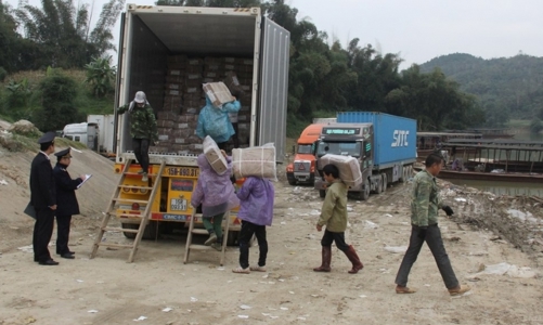 Hải quan siết các quy định chống buôn lậu hàng tạm nhập tái xuất, hàng gửi kho ngoại quan