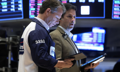 Chứng khoán Mỹ tăng phiên thứ ba liên tiếp, giá dầu nhảy hơn 3 USD/thùng