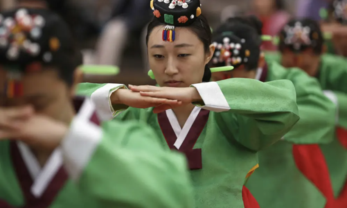 Hàn Quốc tính lên kế hoạch khẩn cấp để người dân sinh đẻ nhiều hơn