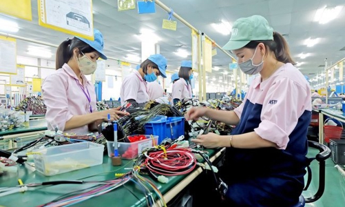 Hơn 17.000 lao động mất việc, giảm giờ làm được nhận hỗ trợ 