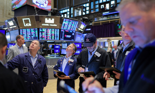 Chứng khoán Mỹ tăng nhẹ trong lúc chờ số liệu lạm phát, giá dầu giảm vì nỗi lo lãi suất