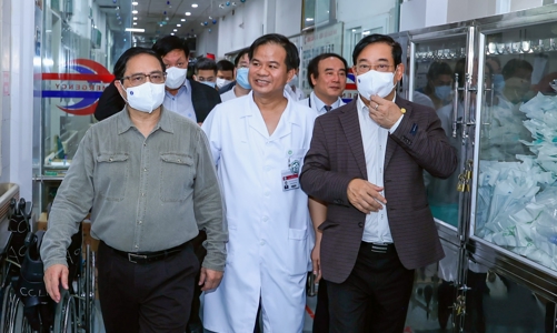 Thủ tướng  kiểm tra đột xuất loạt bệnh viện tuyến cuối ở Hà Nội, chỉ đạo nhiều vấn đề cấp bách
