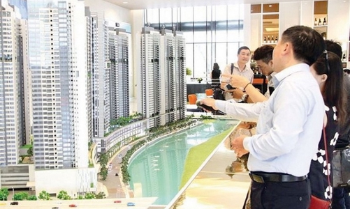 Hà Nội cưỡng chế và cấm xuất cảnh loạt 