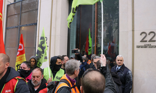 Biểu tình phản đối cải cách hưu trí có ảnh hưởng đến ngành hàng xa xỉ Pháp?