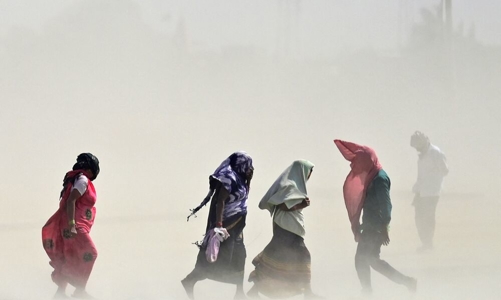 Sóng nhiệt, bão lũ đang tác động đến thị trường chứng khoán châu Á như thế nào?