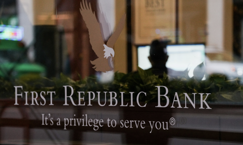 Giới chức Mỹ sốt vó khi cổ phiếu First Republic Bank giảm 50% trong một ngày