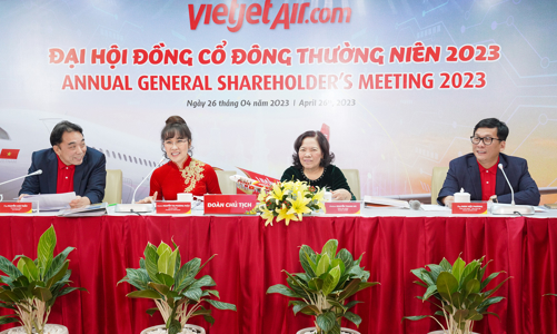 Phát triển đội tàu bay, chi phí xăng dầu… 