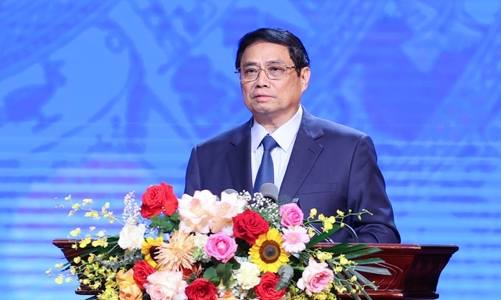 Thủ tướng: Cần nâng cao mức sống, cải thiện điều kiện làm việc cho công nhân