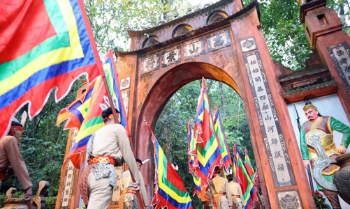 Giỗ tổ Hùng Vương: Hàng ngàn người dân hướng về nguồn cội