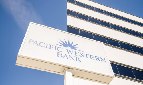 Cổ phiếu sụt 50% chỉ trong vài giờ, một ngân hàng Mỹ nữa đang lung lay