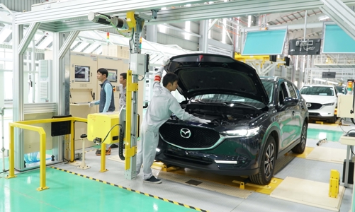 Bộ Tài chính phân tích thiệt hơn hai phương án giảm 50% lệ phí trước bạ xe ô tô