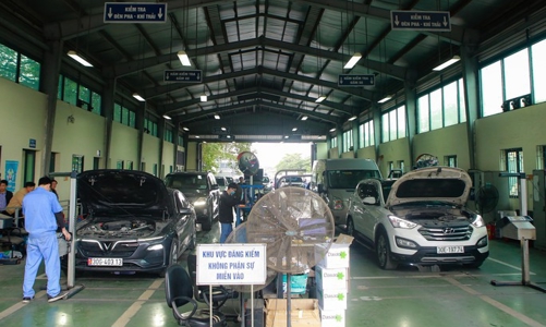 Ô tô dưới 9 chỗ sắp được tự động giãn chu kỳ kiểm định, xử lý ùn tắc đăng kiểm trong 1 tháng