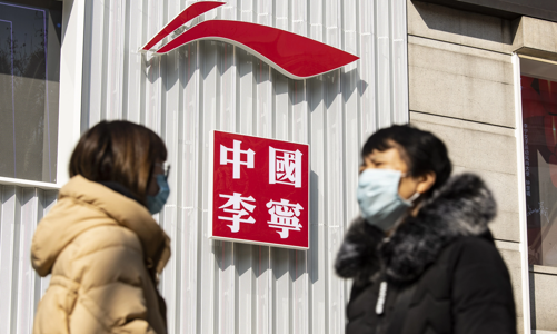 Các nhà bán lẻ phương Tây trong “cuộc chiến” với thương hiệu nội địa Trung Quốc