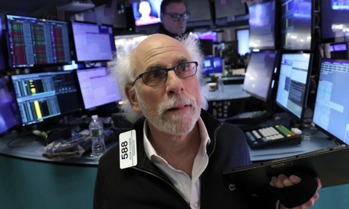 Chứng khoán Mỹ chững lại trong lúc chờ báo cáo lạm phát, giá dầu tăng 2%