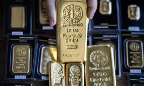 Triển vọng Fed giữ lãi suất cao khiến giá USD tăng, vàng giảm tuần này