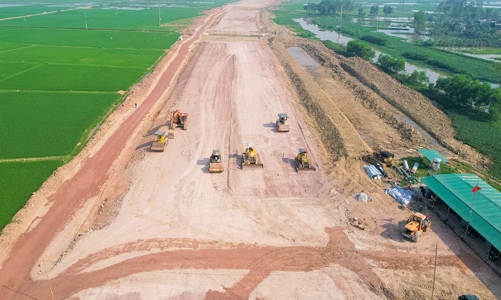 Cam go tiến độ ba dự án cao tốc Bắc - Nam dù điều chỉnh nhiều lần