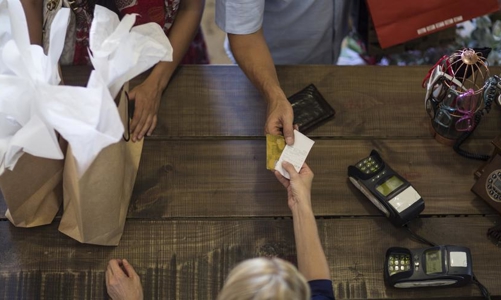 Nợ hộ gia đình tại Mỹ lần đầu vượt 17 nghìn tỷ USD