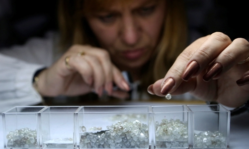 Kim cương Nga sắp bị áp trừng phạt, đá quý nhân tạo sẽ “thống trị”?