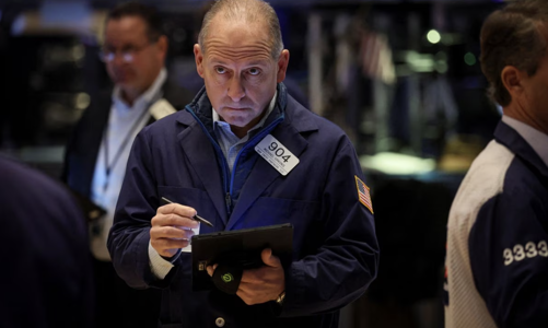 Chứng khoán Mỹ lao dốc vì mối lo trần nợ, giá dầu giảm do số liệu xấu từ Trung Quốc