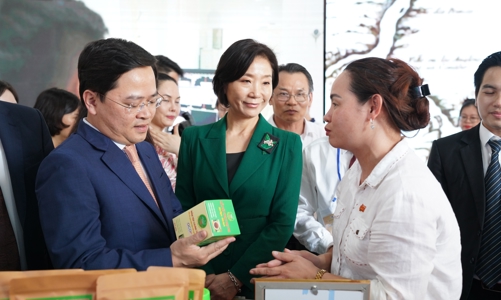 Lãnh đạo tỉnh Bắc Ninh dùng quan họ mời gọi nhà đầu tư Hàn Quốc