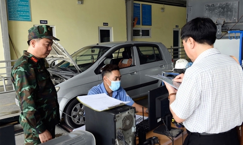 Quy định về xe miễn kiểm định lần đầu, chuyển công an xử lý tem đăng kiểm giả