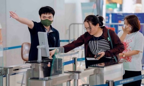 Từ ngày 1/6, hành khách có thể dùng VNeID mức độ 2 thay căn cước công dân tại mọi sân bay