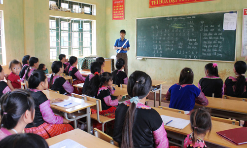 Tháo gỡ vướng mắc, nỗ lực phổ cập giáo dục và giảm nghèo