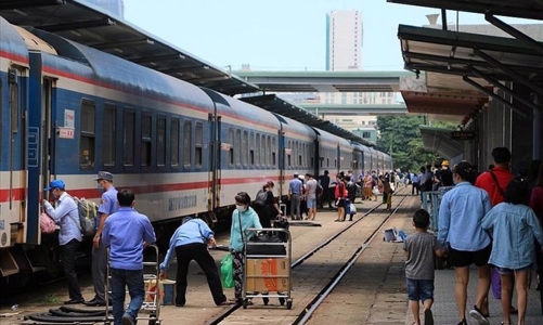 Vận tải đường sắt tăng trưởng trái chiều 5 tháng đầu năm: Vận tải khách bùng nổ, hàng hoá lại giảm sâu