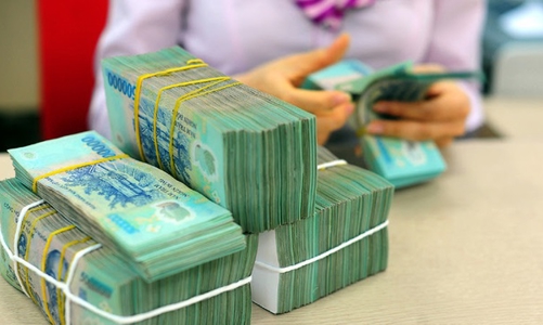 Lãi suất cho vay phân hoá mạnh, tăng trưởng tín dụng chững lại