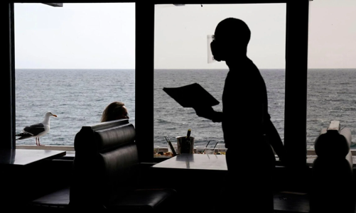 Từ giáo viên tới bồi bàn, nhiều ngành nghề ở Mỹ đang khó tuyển người