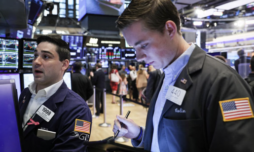 Chứng khoán Mỹ lên đỉnh 14 tháng, giá dầu lao dốc 4%