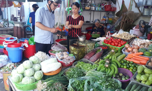 Điều hành giá ngăn nỗi lo “phập phồng” tăng giá khi thời điểm tăng lương cận kề