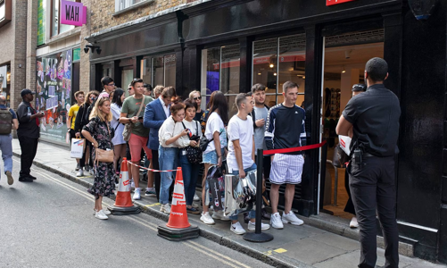 Không chỉ giảm sức hút, “đế chế” Supreme giảm luôn cả doanh thu