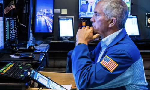 Chứng khoán Mỹ giảm phiên thứ ba liên tiếp, giá dầu bật tăng