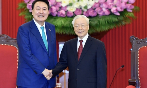 Tổng Bí thư Nguyễn Phú Trọng tiếp Tổng thống Hàn Quốc Yoon Suk Yeol