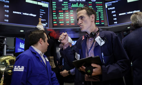 Chứng khoán Mỹ và giá dầu cùng tăng sau báo cáo thất nghiệp khả quan
