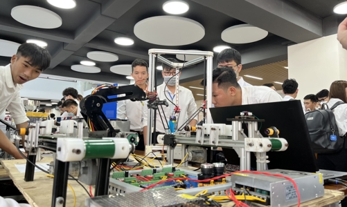 Điểm chuẩn xét tuyển vào các ngành kỹ thuật vẫn ở tốp đầu 