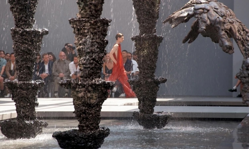 Thời trang xa xỉ dẫn dắt thị trường hướng đến giới tiêu dùng trẻ