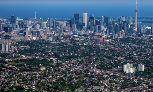 Lạm phát khiến giới trẻ ở Canada ngày càng nghèo đi