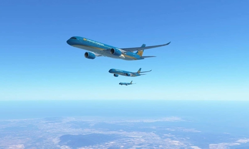 Giá vé máy bay giảm, nhiều địa phương tấp nập du khách giữa cao điểm hè