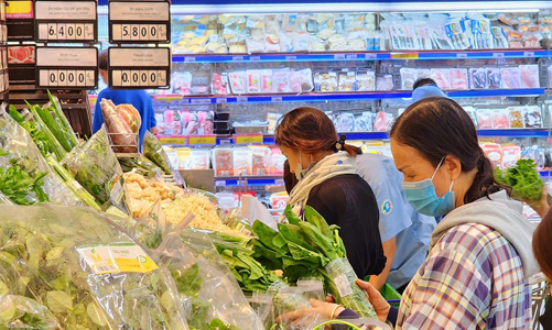 Biến động thế giới tiếp tục ảnh hưởng tới hoạt động thương mại và dịch vụ