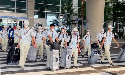 Đề xuất tăng thời hạn hợp đồng, tăng lương cơ bản cho lao động Việt Nam đi làm việc ở nước ngoài