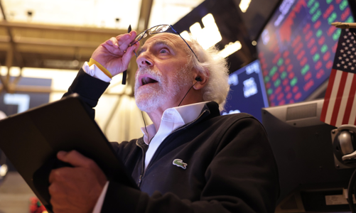 Dow Jones tăng 9 phiên liên tiếp, giá dầu tăng nhẹ