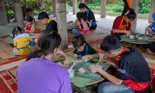 Các “thượng đế nhí” nghỉ hè ra sao tại các khu nghỉ dưỡng?
