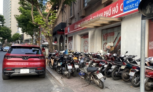 TP.HCM thu phí sử dụng lòng đường, vỉa hè từ 1/9