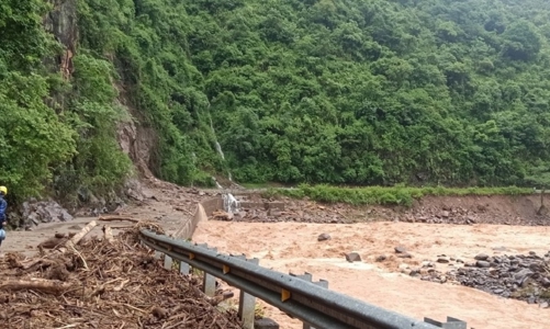 Mưa lũ gây gián đoạn cung cấp điện tại một số tỉnh phía Bắc