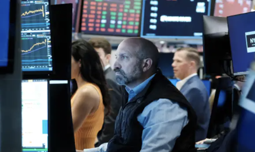 Chứng khoán Mỹ giảm tuần thứ hai liên tiếp, giá dầu tăng 7 tuần không nghỉ